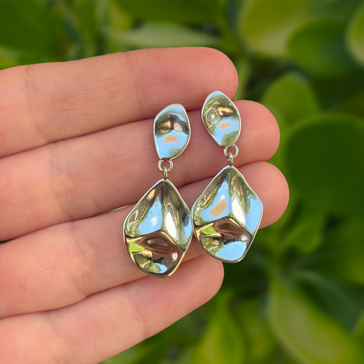 Aretes Plateados Petalos Chapa de Oro