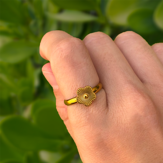 Anillo Dorado Trebol Acero Inoxidable