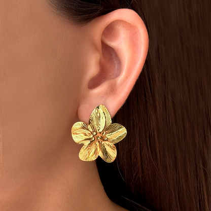 Aretes Dorados Flor Retro Acero de Titanio