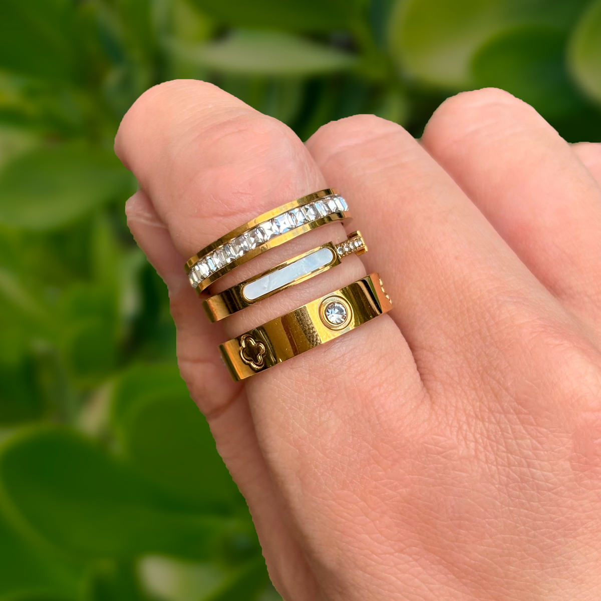 Set tres Anillos Dorados  Acero Inoxidable Talla 7