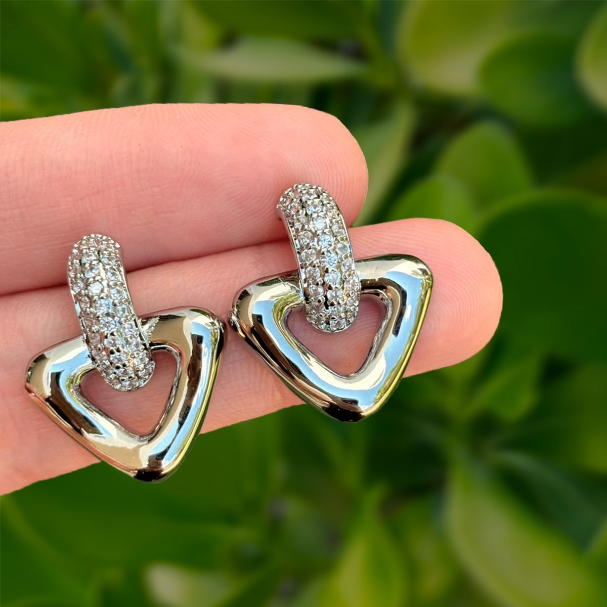 Aretes Plateados Semi Arracada Triangulo Chapa de Oro