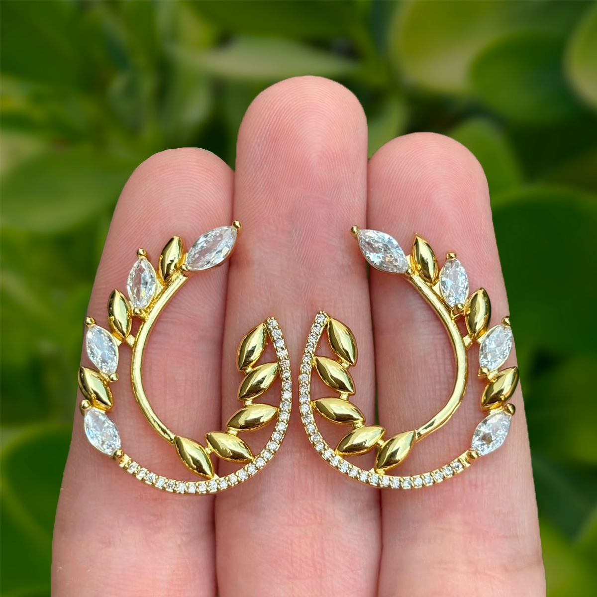 Aretes Dorados Laurel con Zirconias Chapa de Oro
