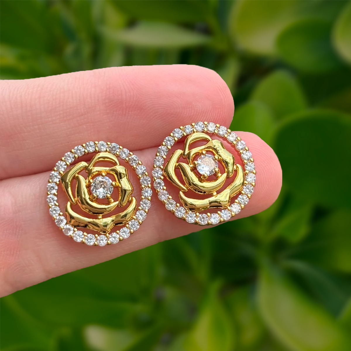 Aretes Dorados Flor con Zirconias Chapa de Oro