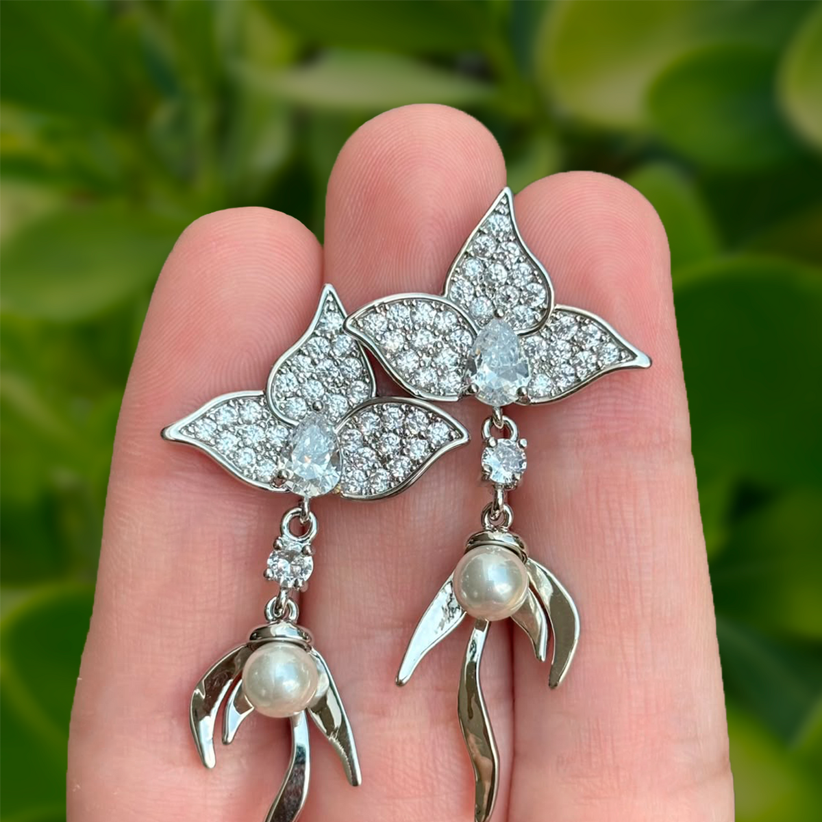Aretes Plateados Hoja Con Perla y Zirconias Chapa de Oro