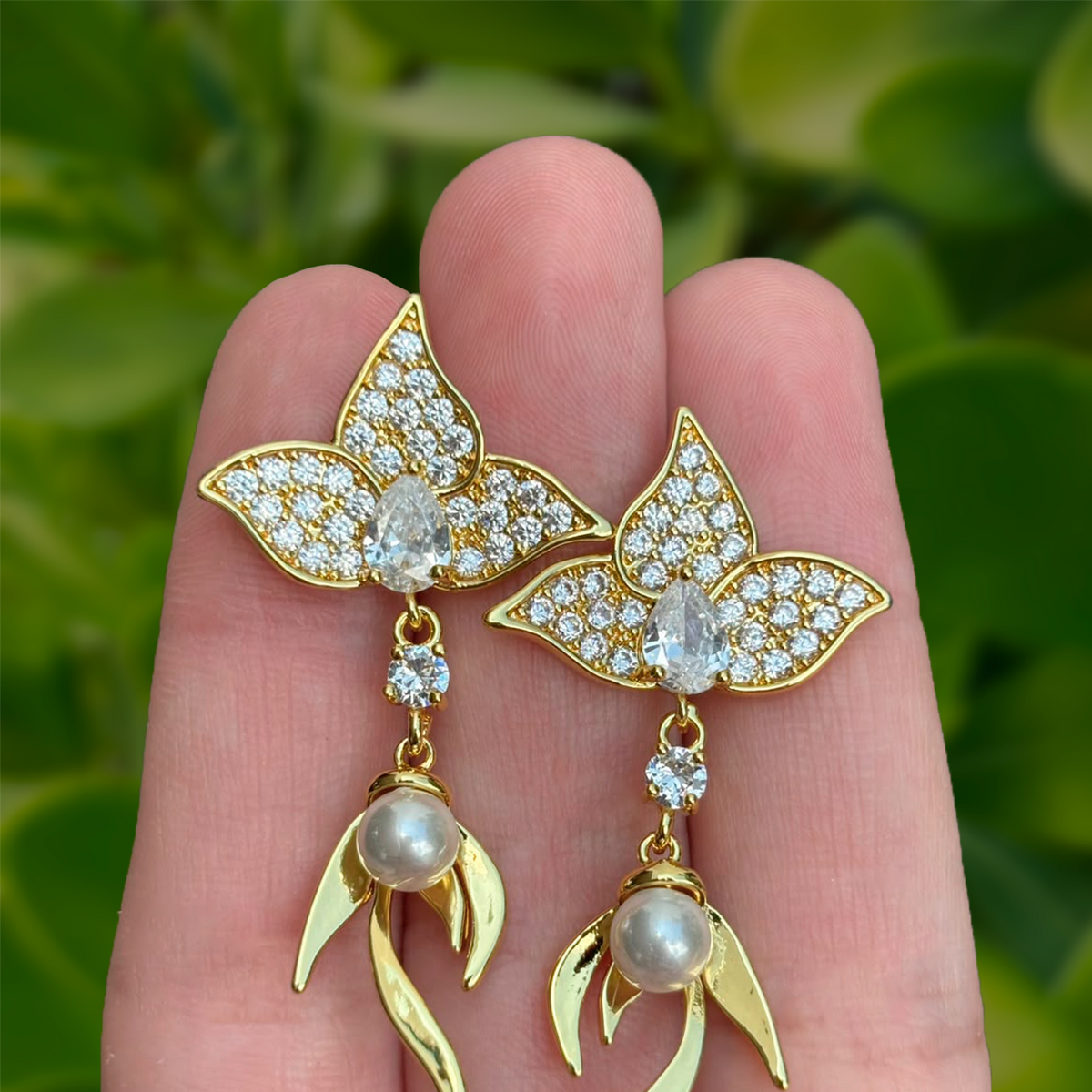 Aretes Dorados Hoja Con Perla y Zirconias Chapa de Oro