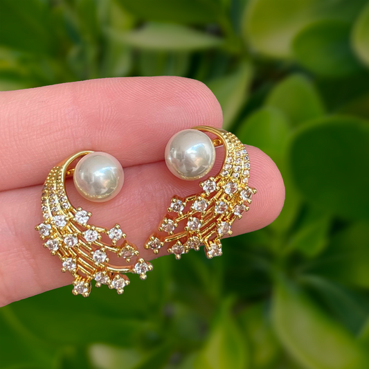 Aretes Dorados Destello con Zirconias y Perla Chapa de Oro