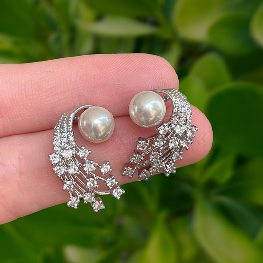 Aretes Plateados Destello con Zirconias y Perla Chapa de Oro