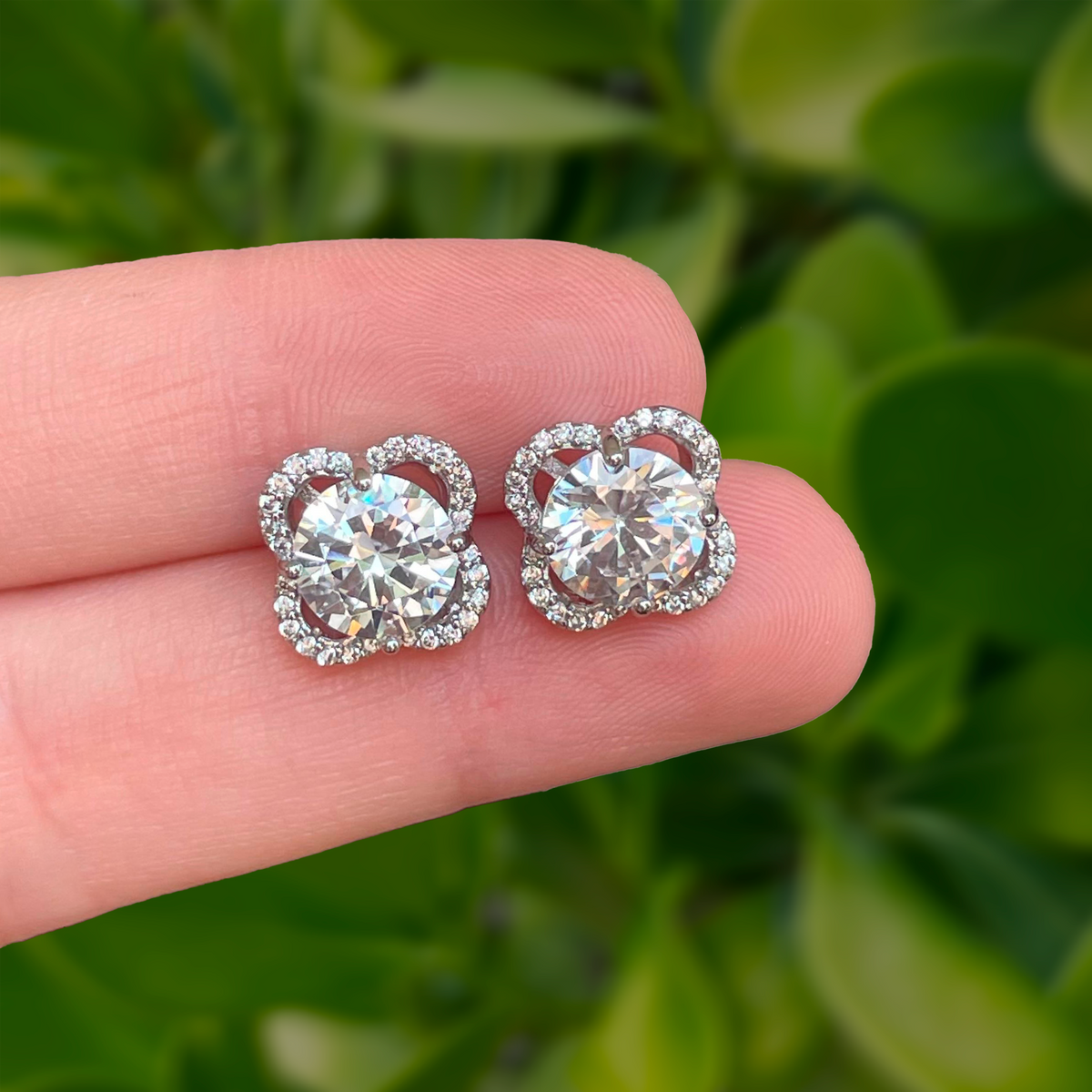 Aretes Plateados Flor con Zirconia Chapa de Oro