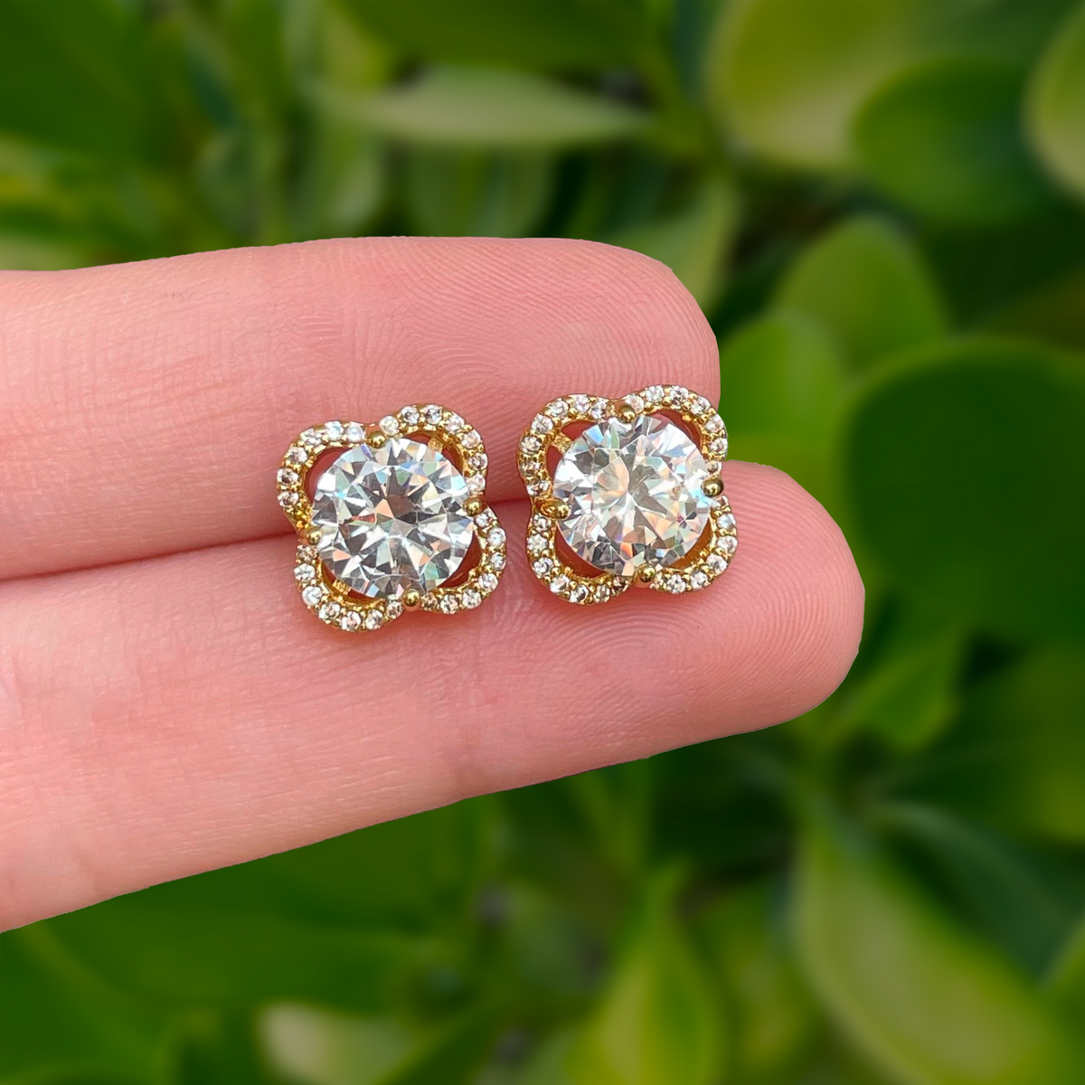 Aretes Dorados Flor con Zirconia Chapa de Oro