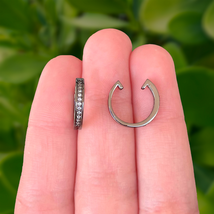 Aretes Earcuff Negra con Zirconias Chapa de Oro