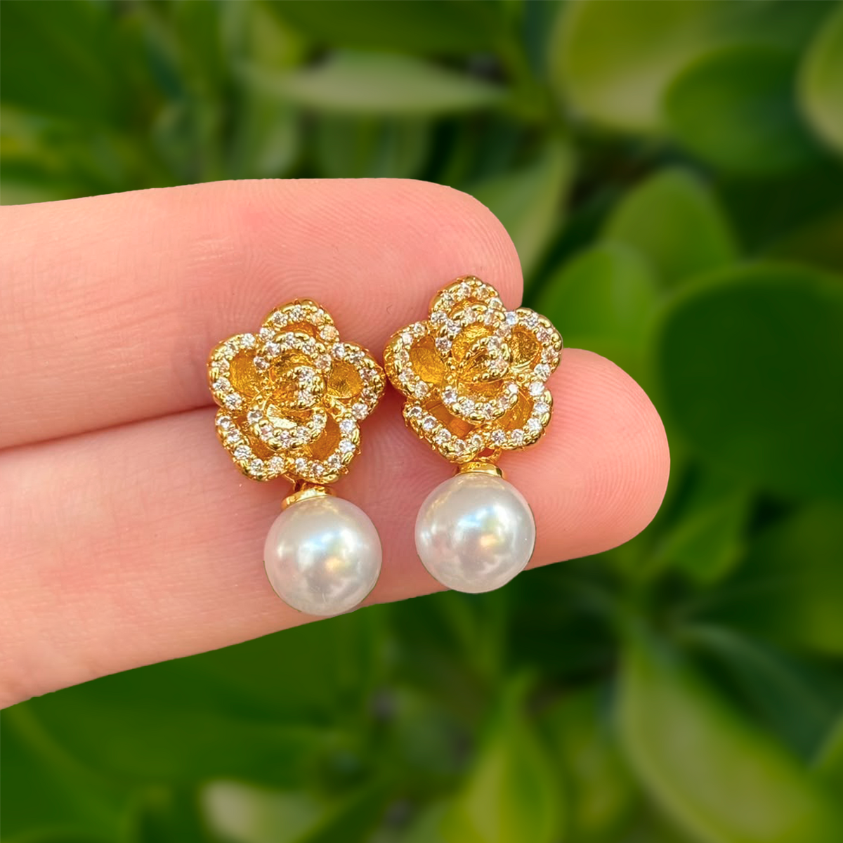 Aretes Dorados Flor con Perla y Zirconias Chapa de Oro
