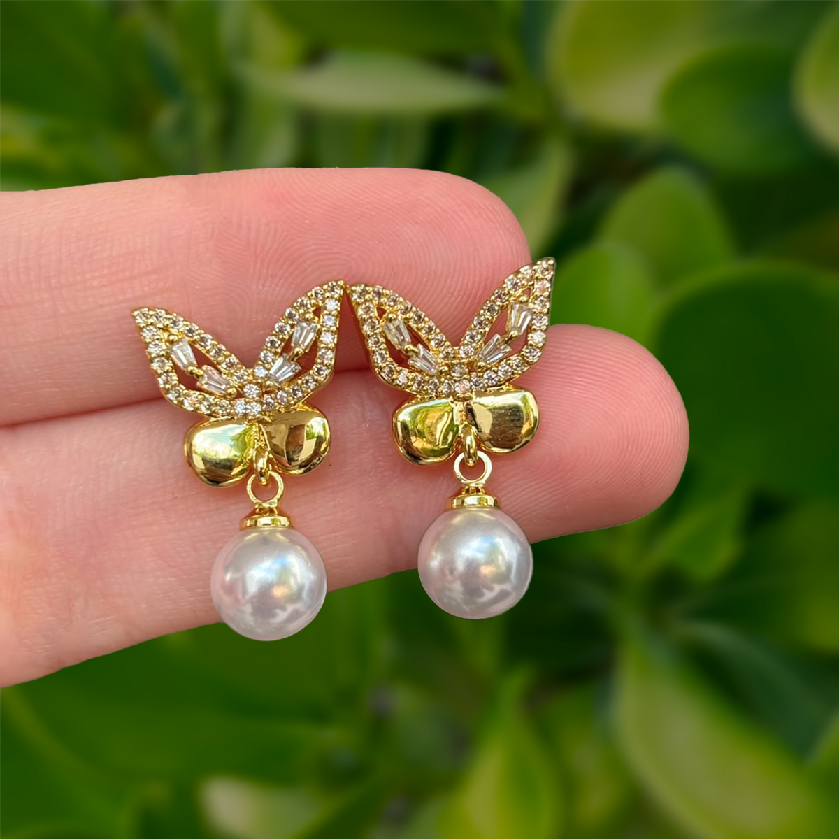 Aretes Dorados Mariposa Zirconias y Perla Chapa de Oro