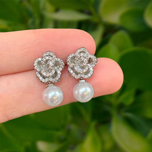 Aretes Plateados Flor con Perla y Zirconias Chapa de Oro