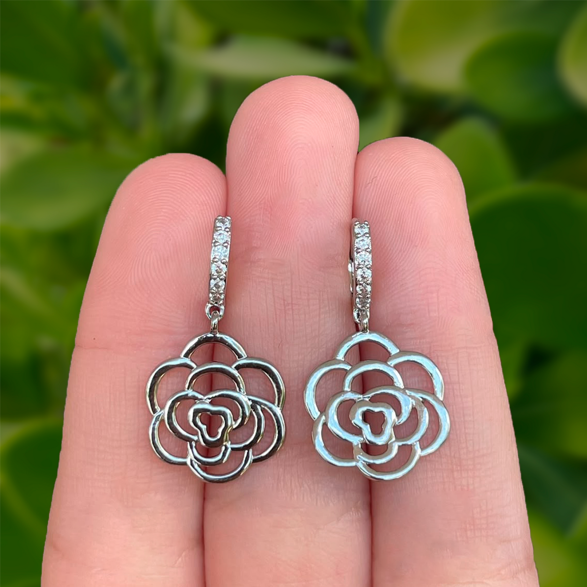 Aretes Arracada Plateada Flor con Zirconias Chapa de Oro