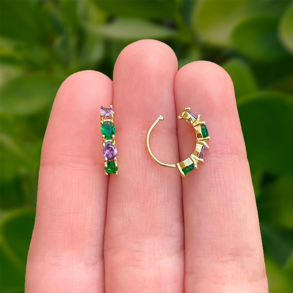 Earcuff Dorado Zirconias Moradas y Verdes Chapa de Oro
