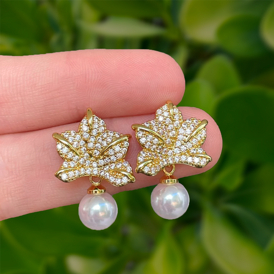 Aretes Dorados Hoja Zirconias y Perla Chapa de Oro