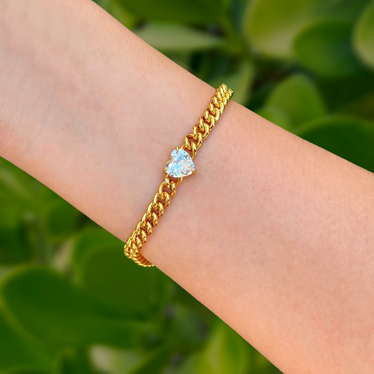 Pulsera Dorada Eslabones con Corazon de Zirconia Chapa de Oro