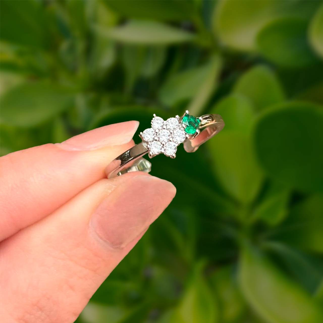Anillo Plateado Flor Zirconias Verde Ajustable Chapa de Oro Az158