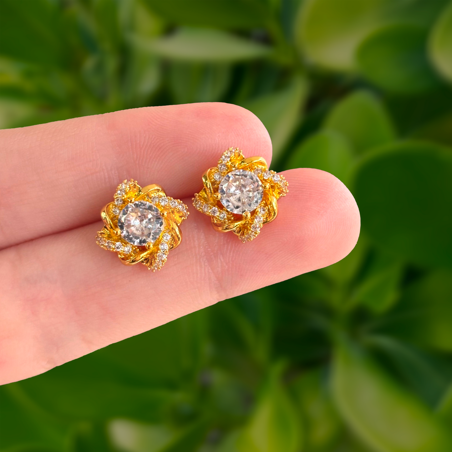 Aretes Dorados con Zirconia Chapa de Oro 2F4