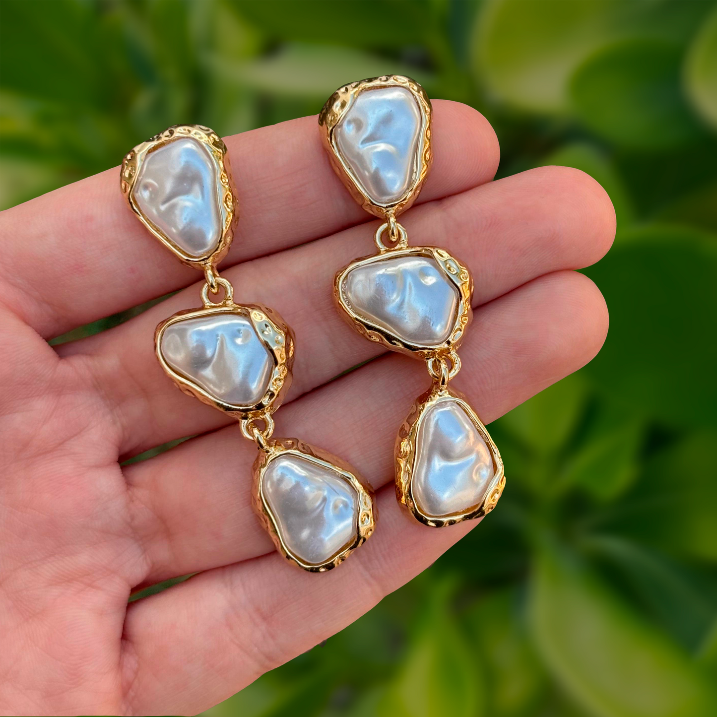 Aretes Dorados de Concha Irregular  1G6