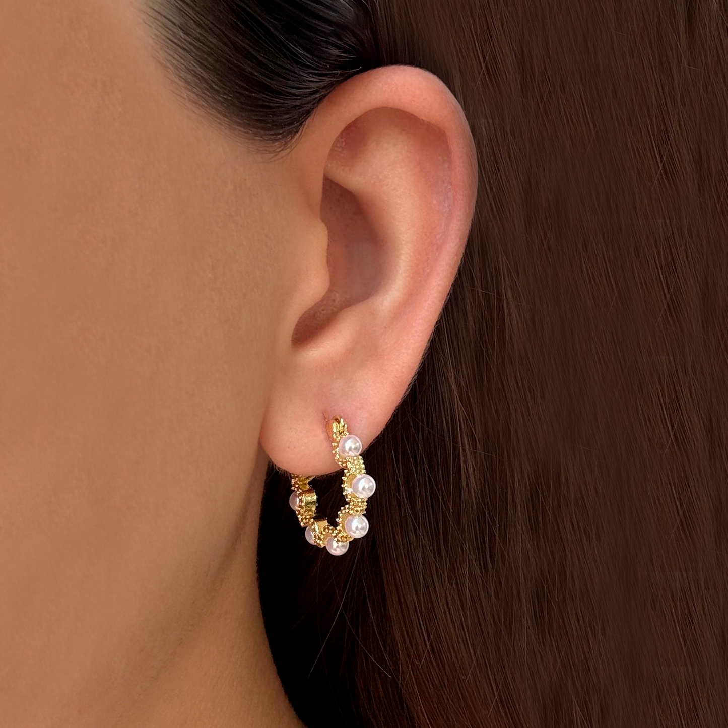 Aretes Arracada Dorada Perlitas Blancas 3A3