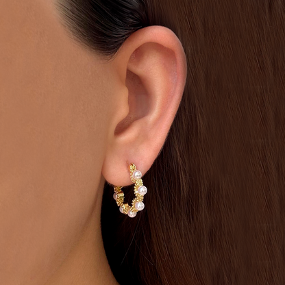 Aretes Arracada Dorada Perlitas Blancas 3A3