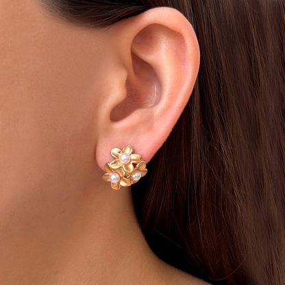 Aretes Dorados de Tres Florecitas con Perlitas 2T1