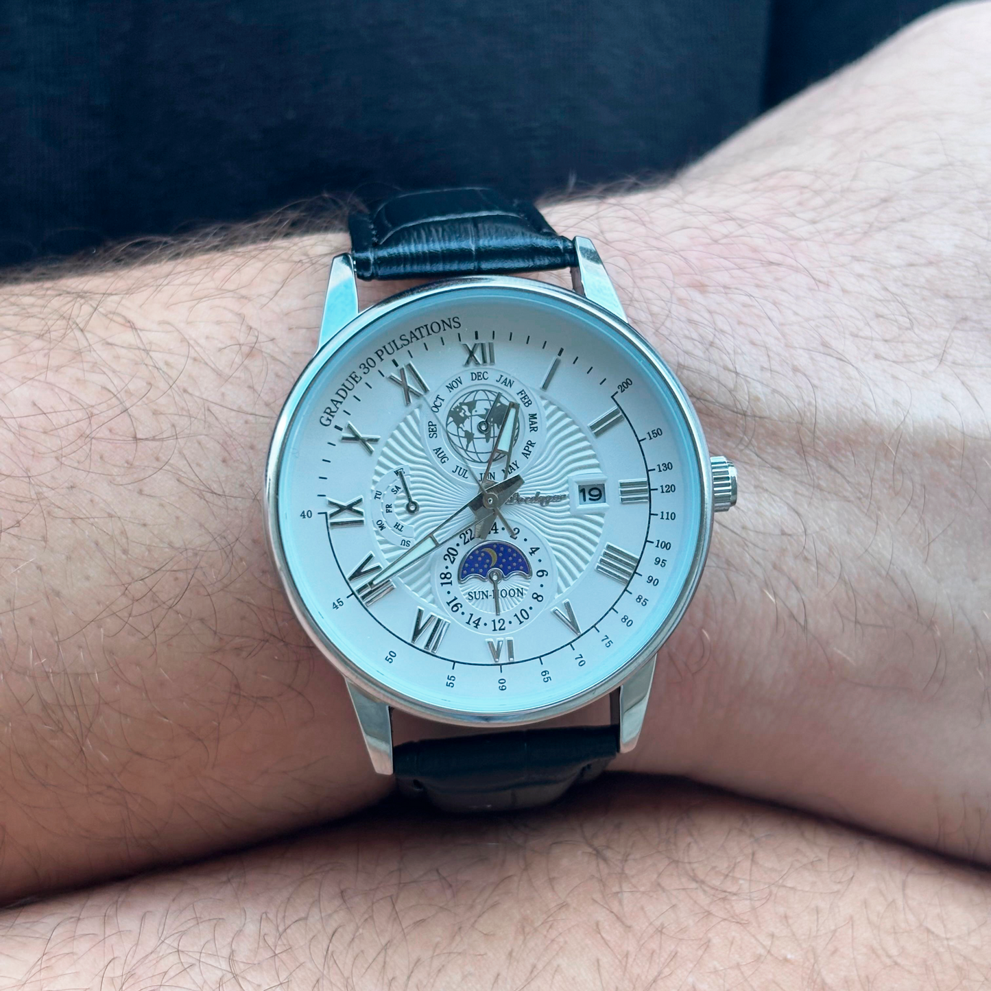 Reloj Plateado y Negro de Pulsera  4E18