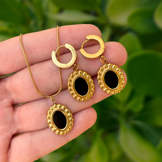 Set Collar y Aretes Dorados Piedra Negra Acero Inoxidable  2Q6