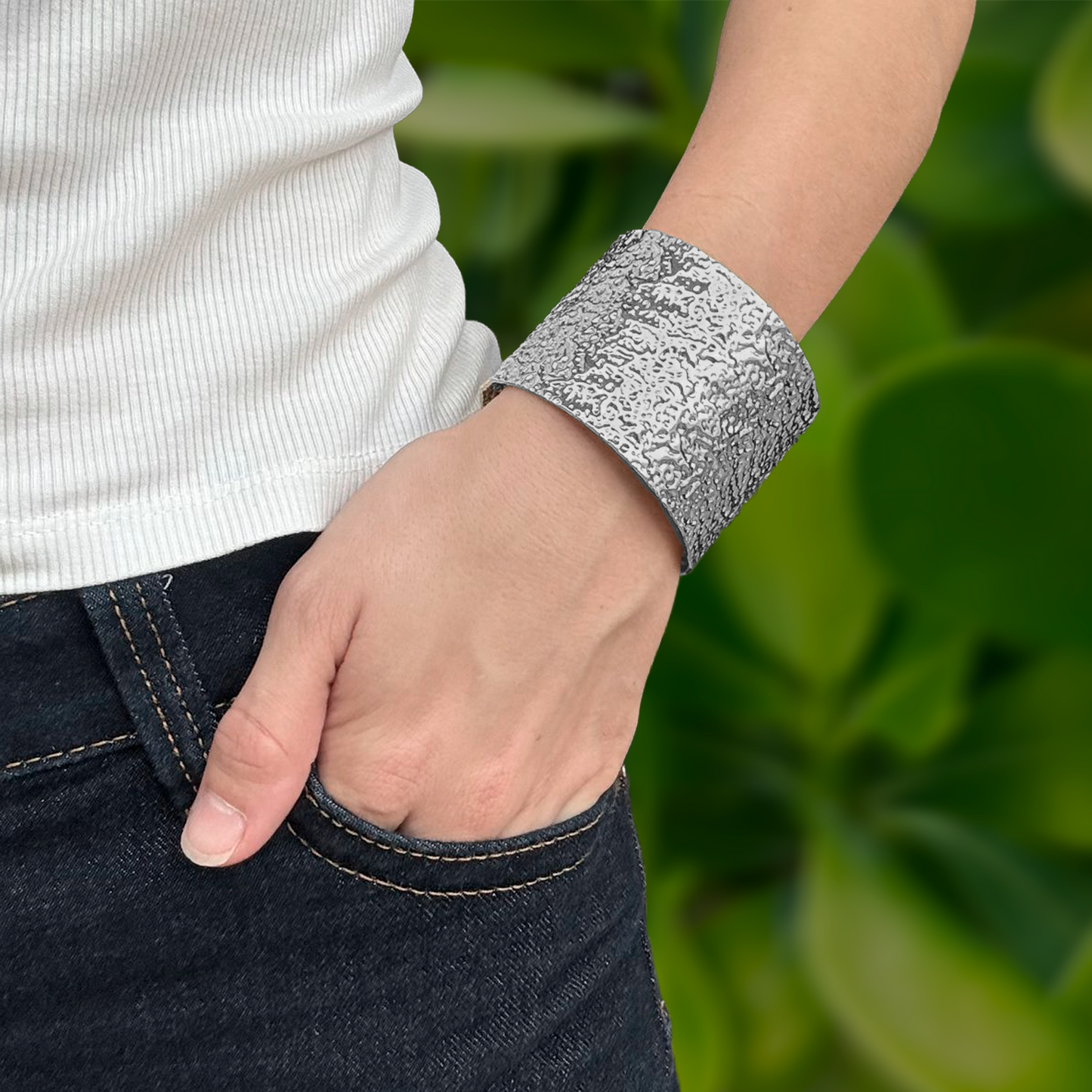 Pulsera Plateada Ancha Metálica 1AA1
