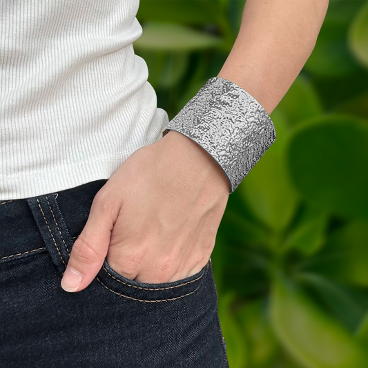 Pulsera Plateada Ancha Metálica 1AA1