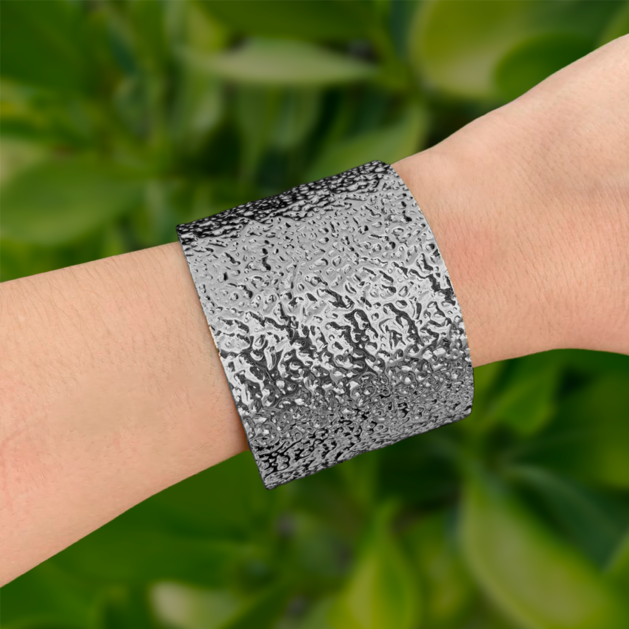 Pulsera Plateada Ancha Metálica 1AA1