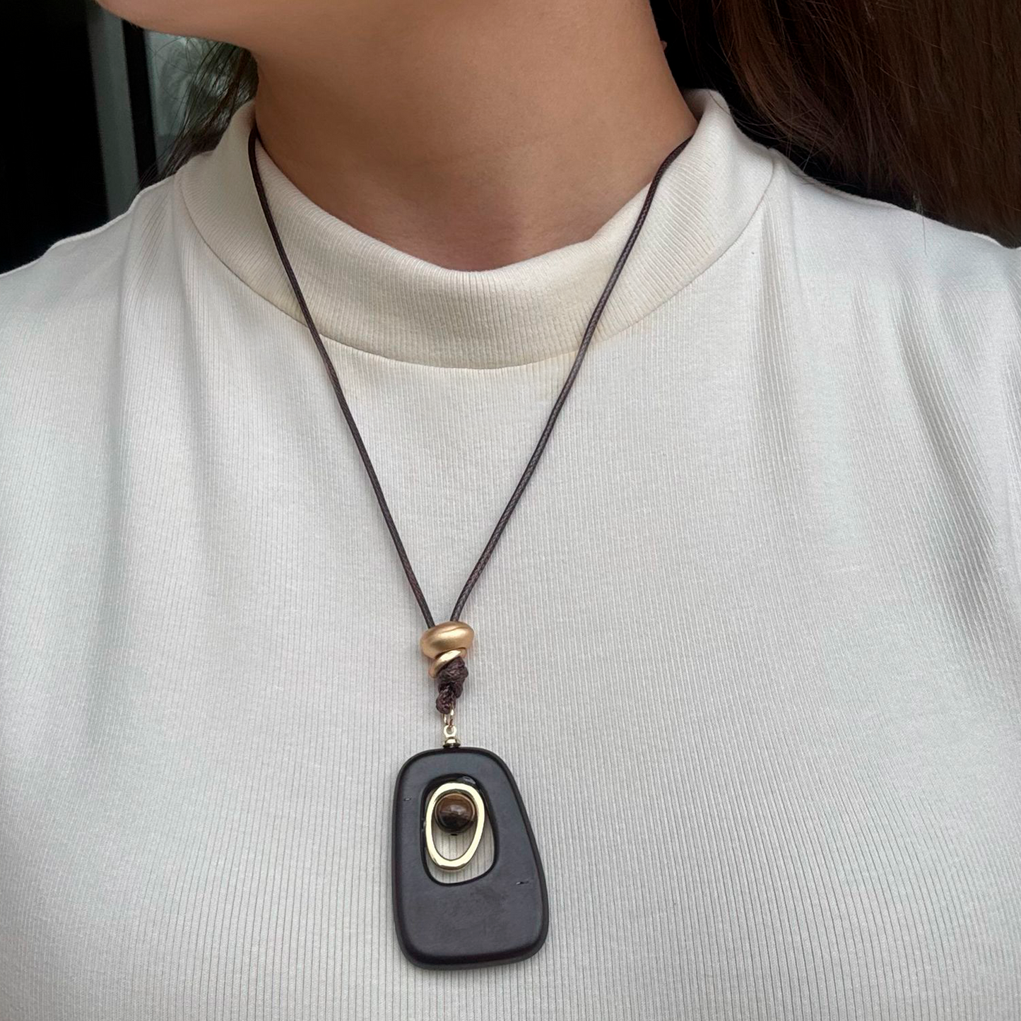 Collar Cafe y Dorado Cuero Cuadro 4E3