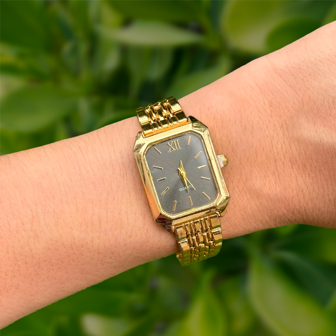 Reloj Dorado Old Classic de Mujer Cara Oscura  R15