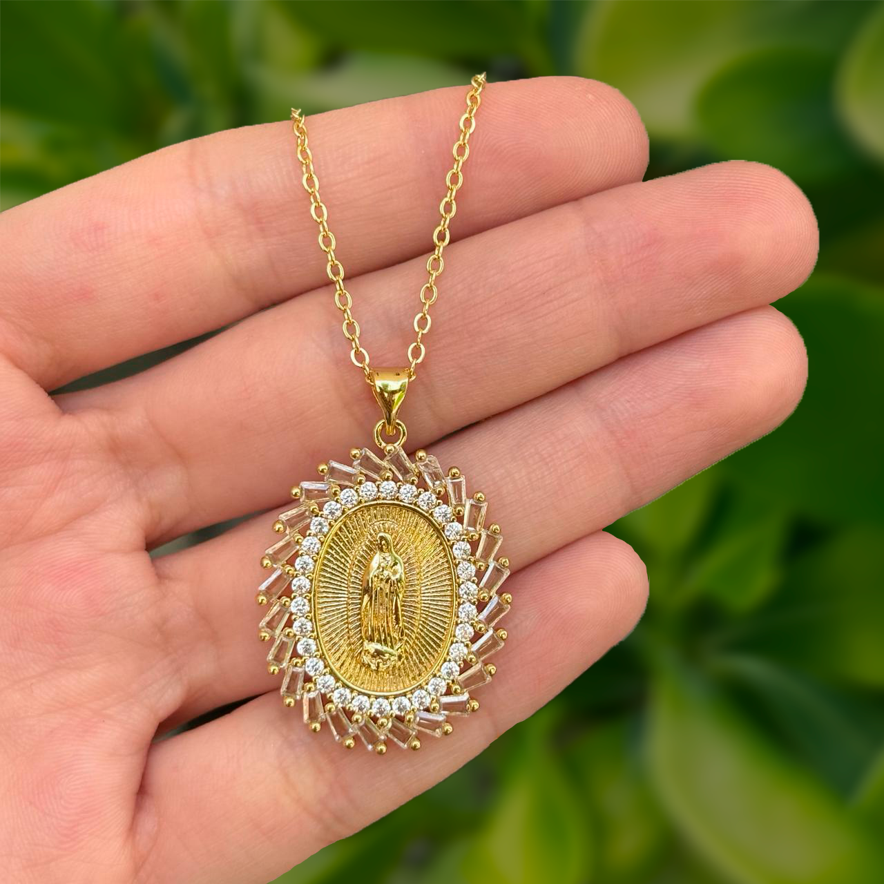 Collar Virgen de Guadalupe Chapa de Oro   3A2