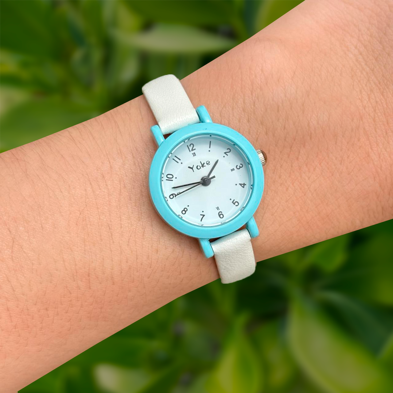 Reloj Color Cielo Redondo de Cuero  R3