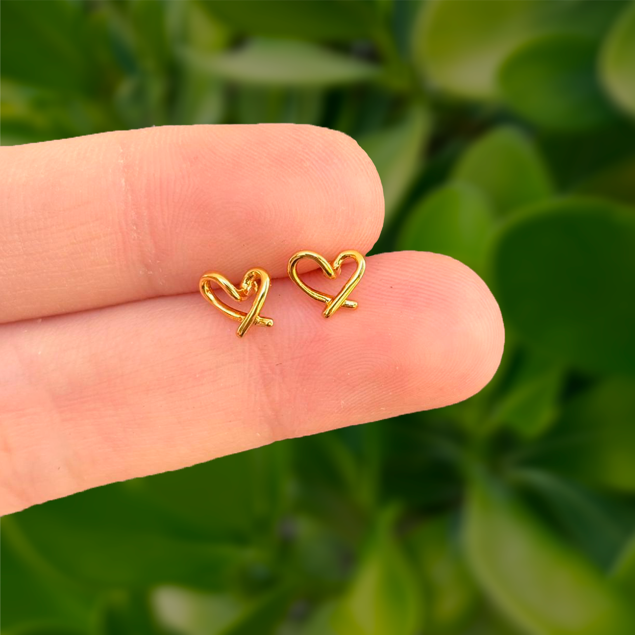 Aretes Dorados Piercing Corazon Delineado Acero Inoxidable