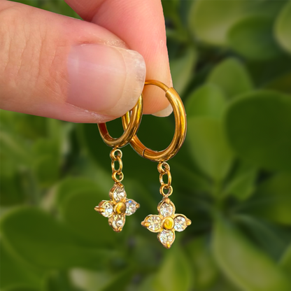 Aretes Dorados Flor Zirconia Acero Inoxidable