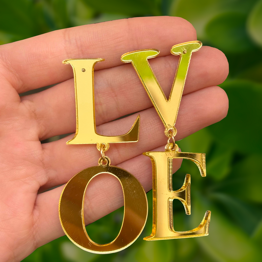 Aretes Dorados LOVE Acrilico