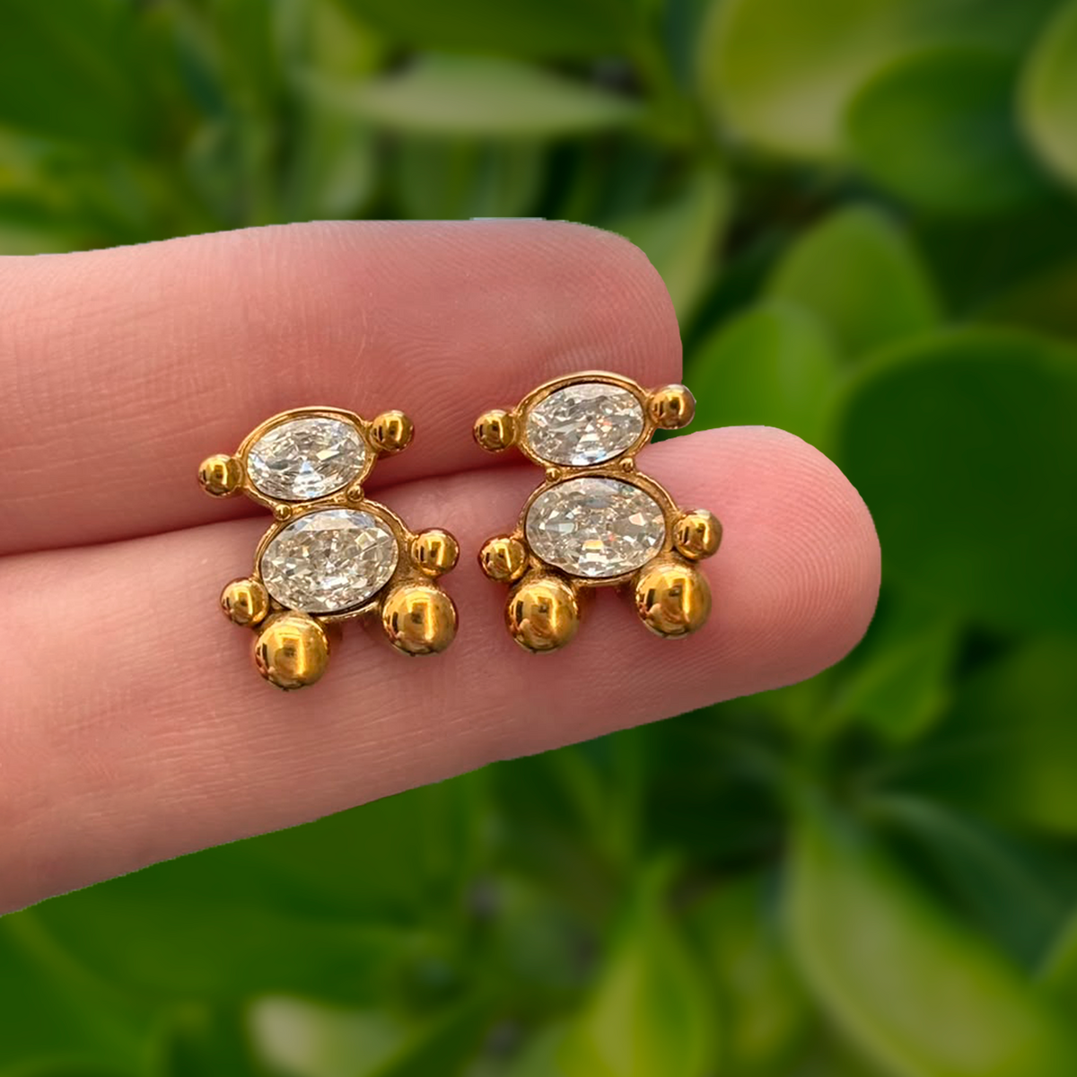 Aretes Osito Dorado con Zirconias Blancas Acero Inoxidable