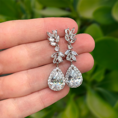 Aretes Plateados Gota Zirconia Blanca Chapa de Oro