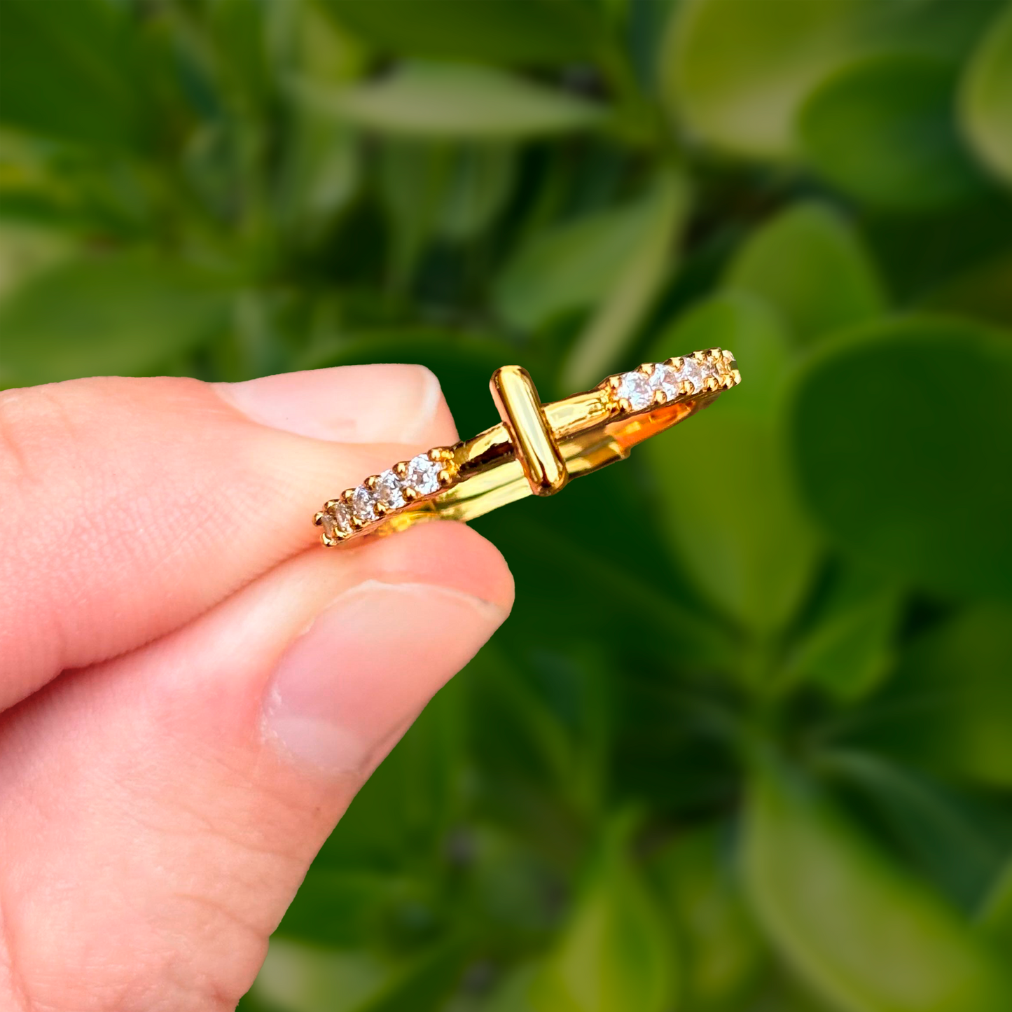 Anillo Dorado de Cruz con Zirconias Ajustable Chapa de Oro Az55