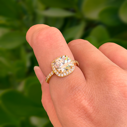 Anillo Dorado Zirconia Cuadro Blanco Chapa de Oro