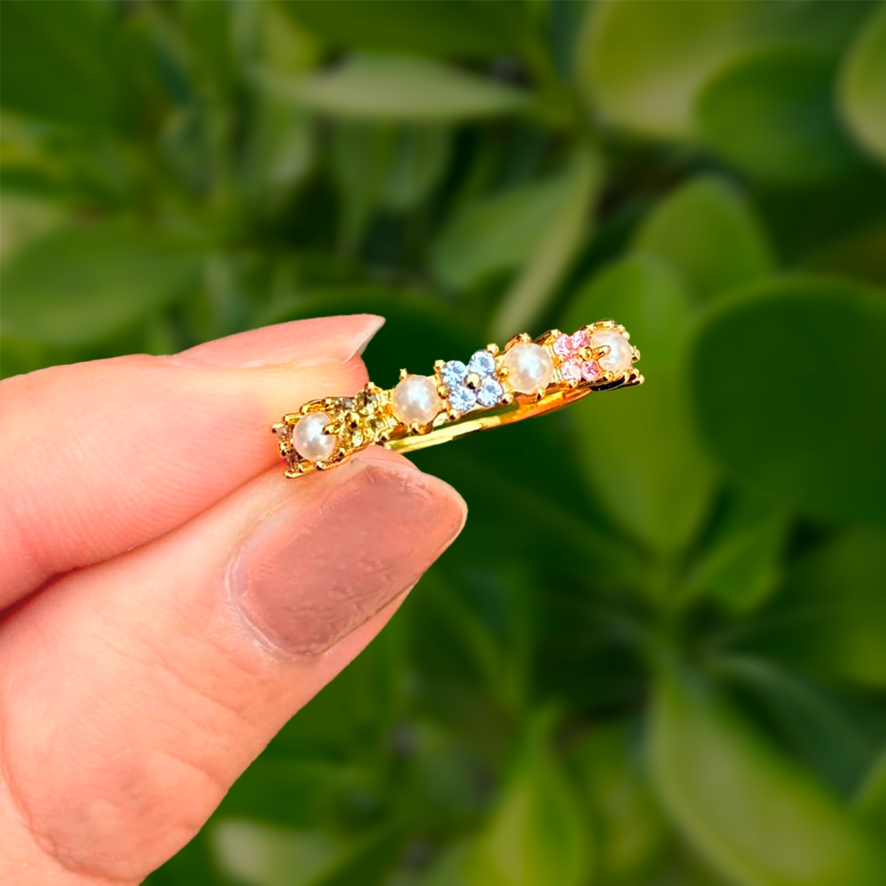 Anillo Dorado Zirconias y Perlitas Ajustable Chapa de Oro Az192