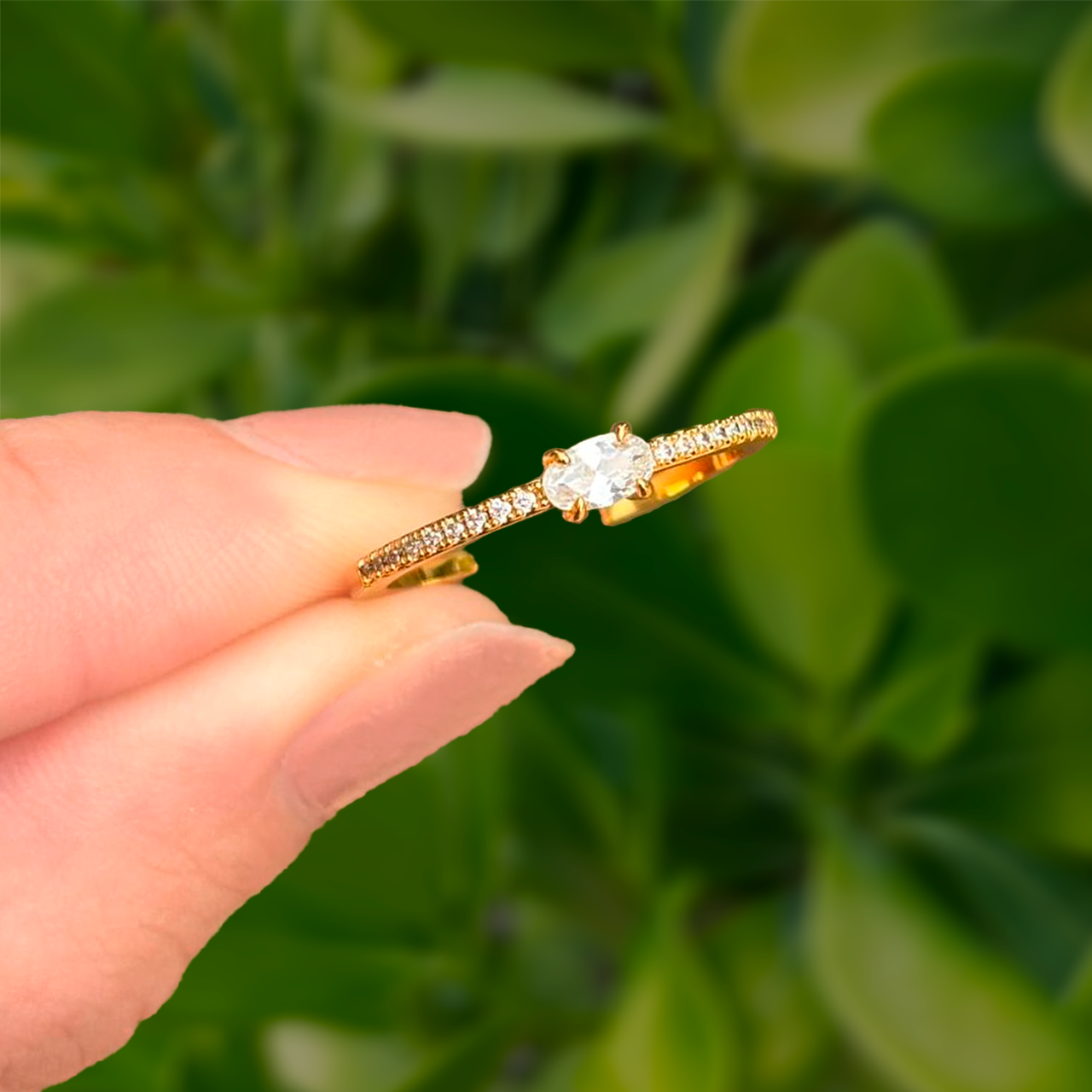 Anillo Dorado  Zirconias Ajustable Chapa de Oro Az190