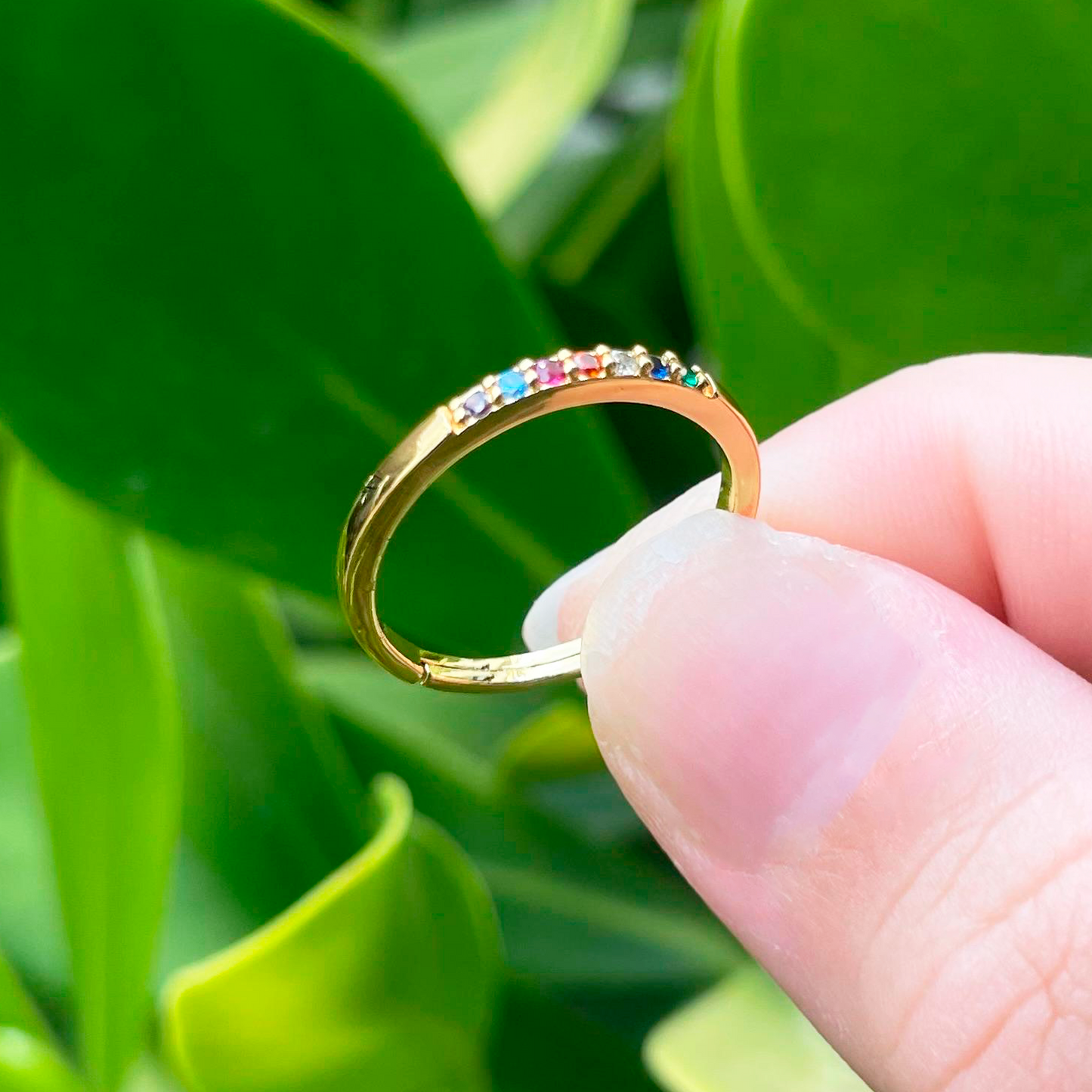 Anillo Dorado Zirconias Multicolor Chapa de Oro Ajustable C613