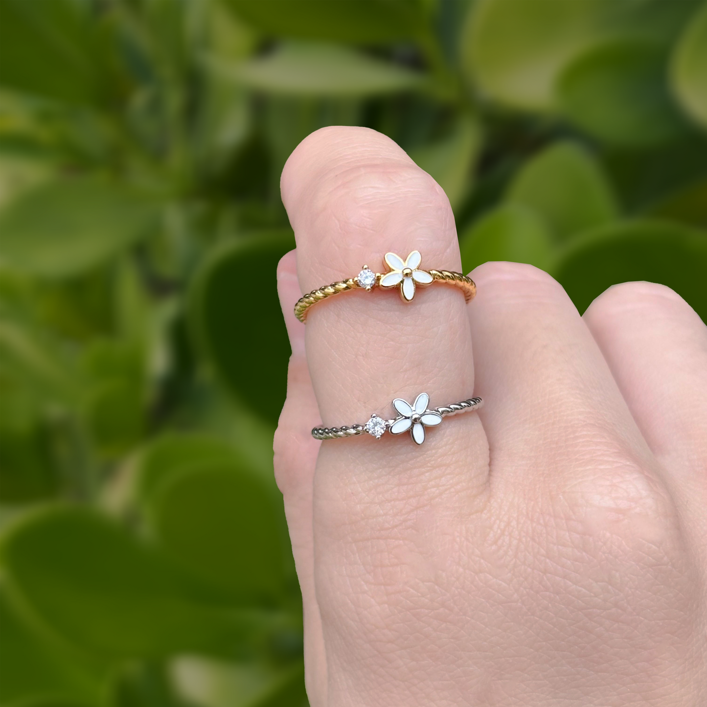 Anillo Plateado Flor y Zirconia Ajustable Chapa de Oro Az162