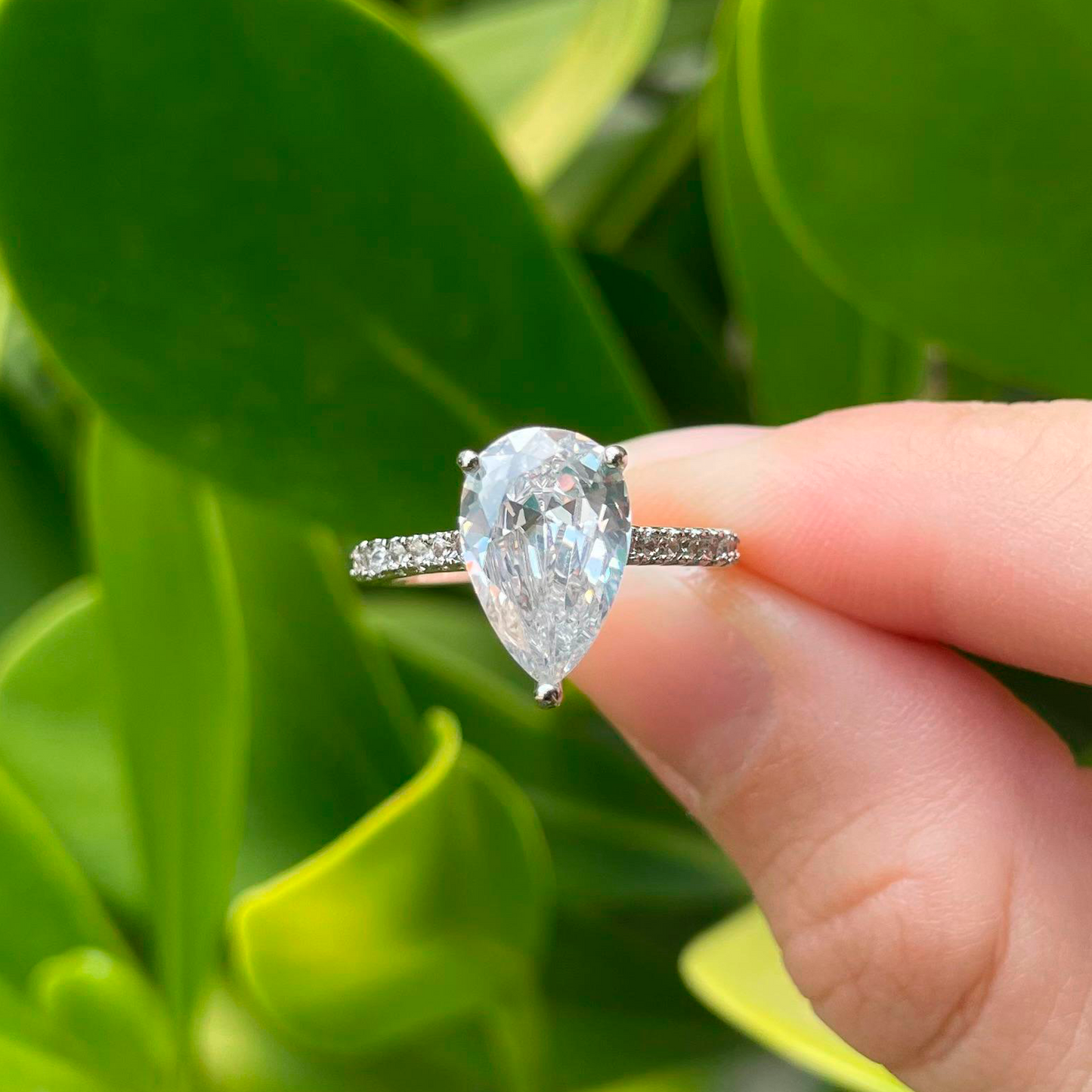 Anillo Gota Zirconia Blanca Plateado Chapa de Oro
