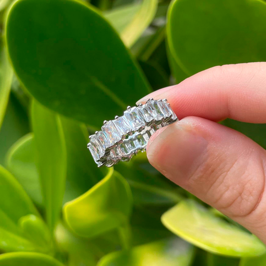 Anillo Zirconias Plateadas Chapa de Oro