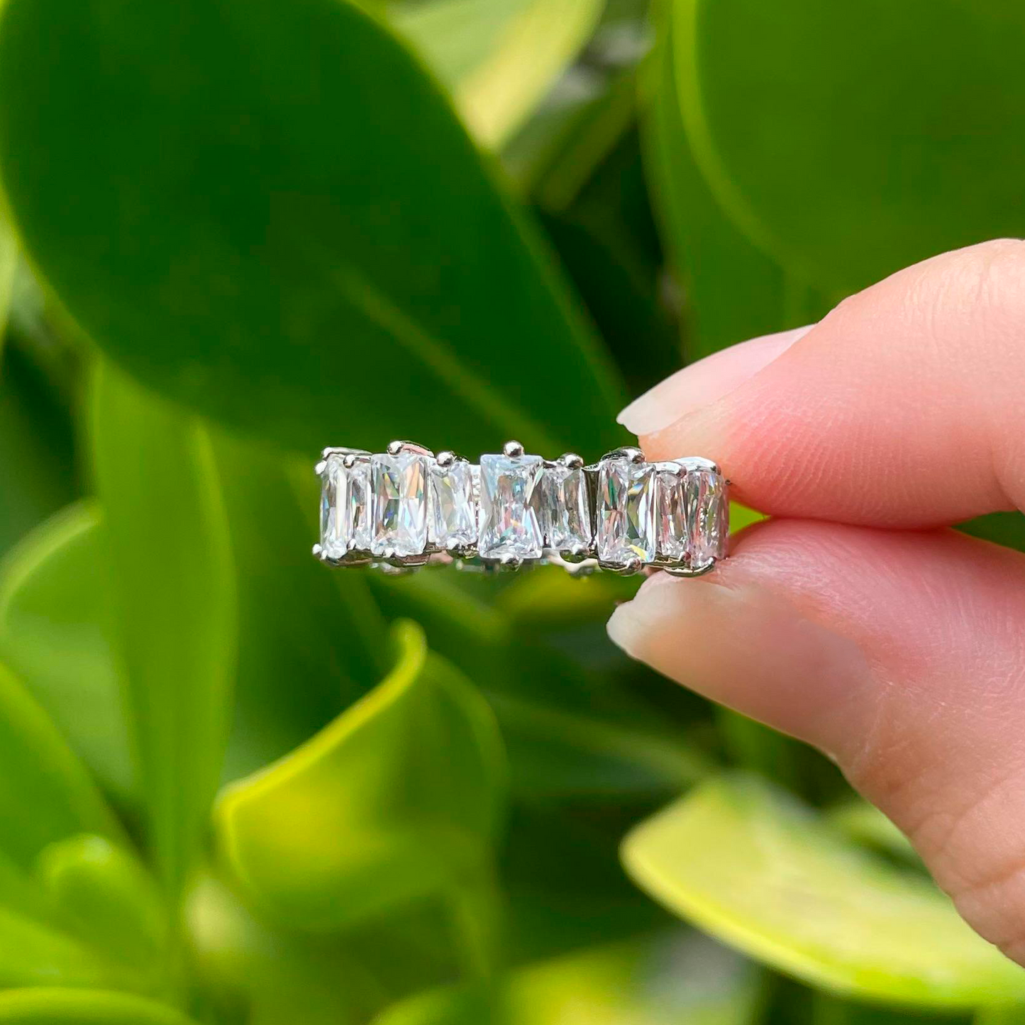 Anillo Zirconias Plateadas Chapa de Oro
